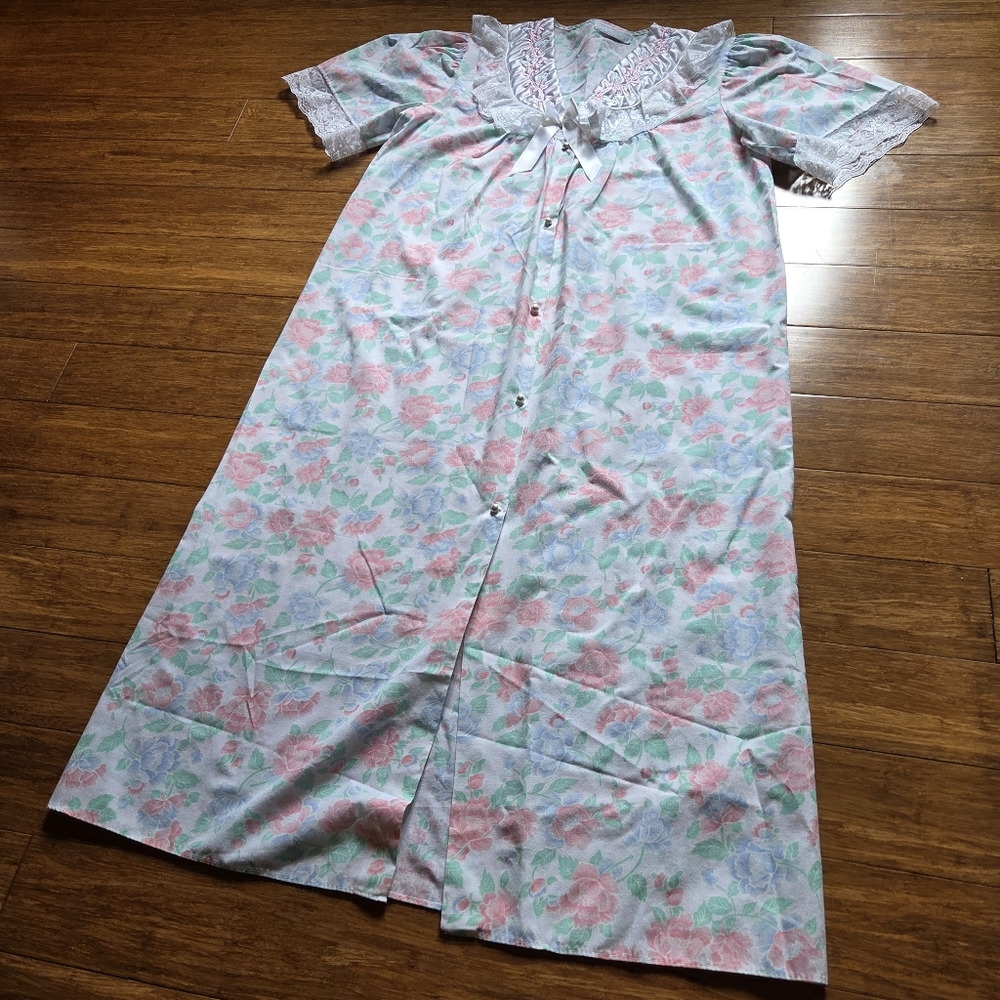 Vintage Floral Single Stitched Button Up Nightgown House Dress with Lace Trim